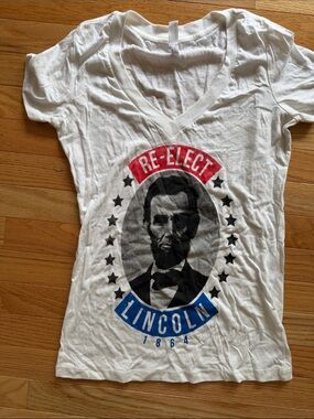 Next Level Apparel White V-Neck 'Re-Elect Lincoln' Graphic Tee M
